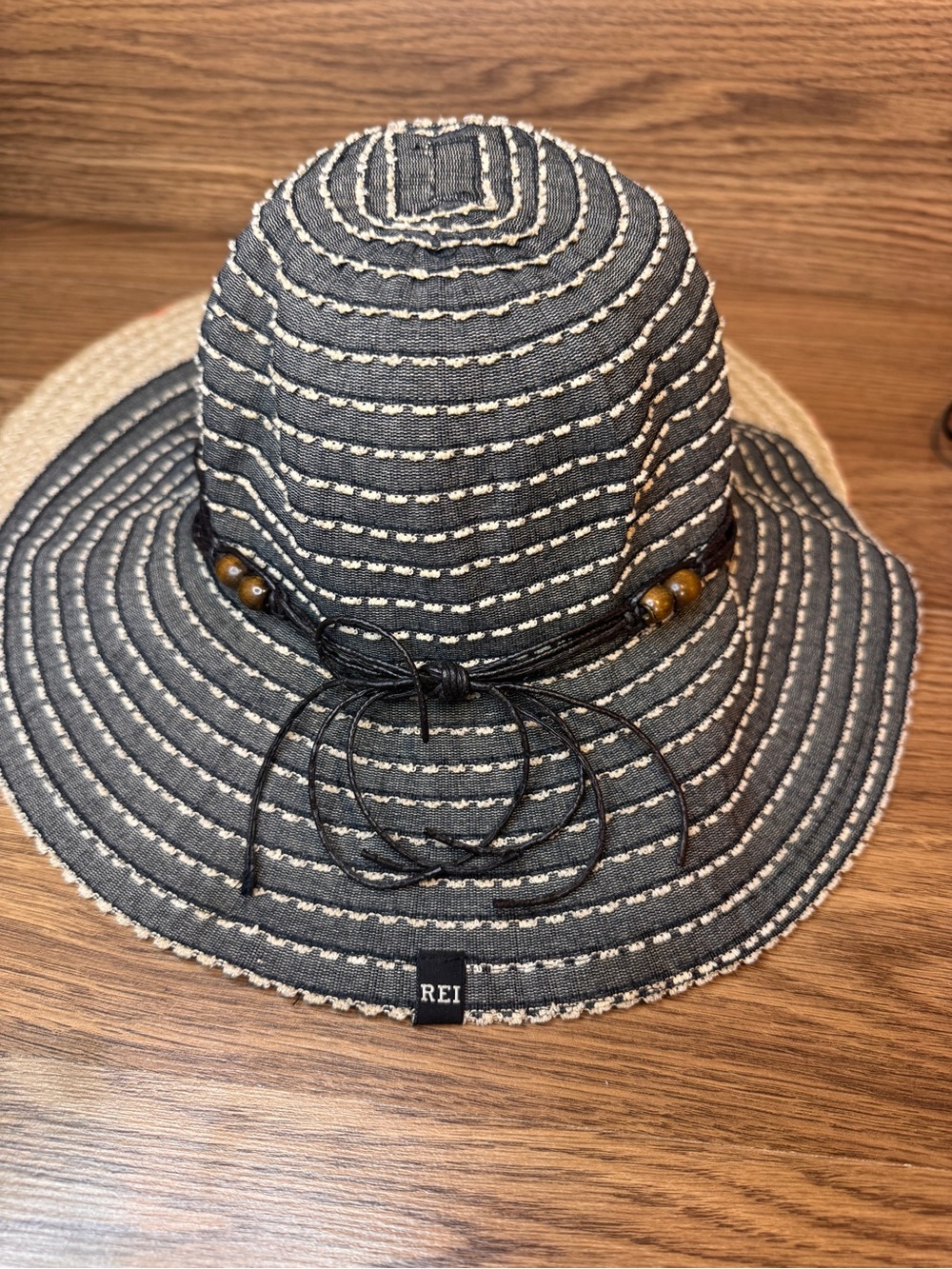 REI Black and Cream Striped Packable Sun Hat with Bead Accent S/M